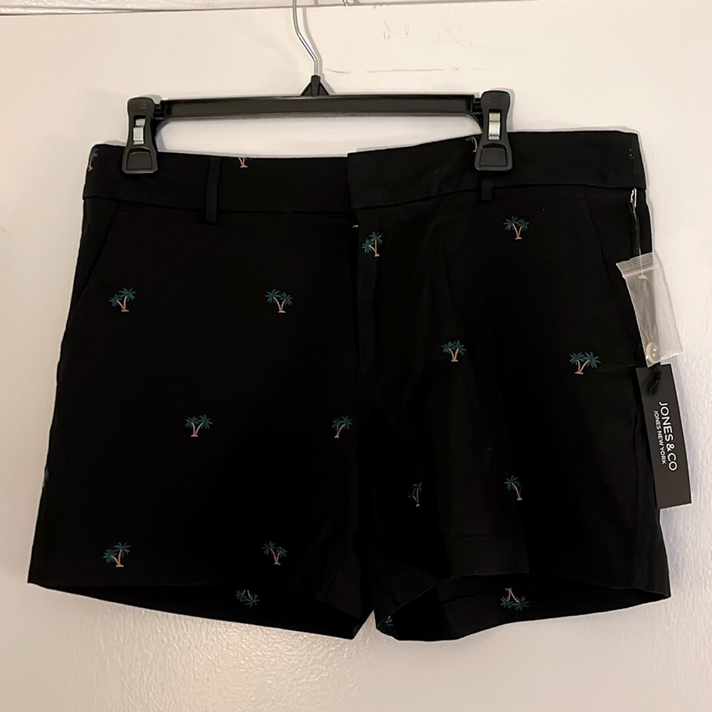 Jones & CO black short, US size 8